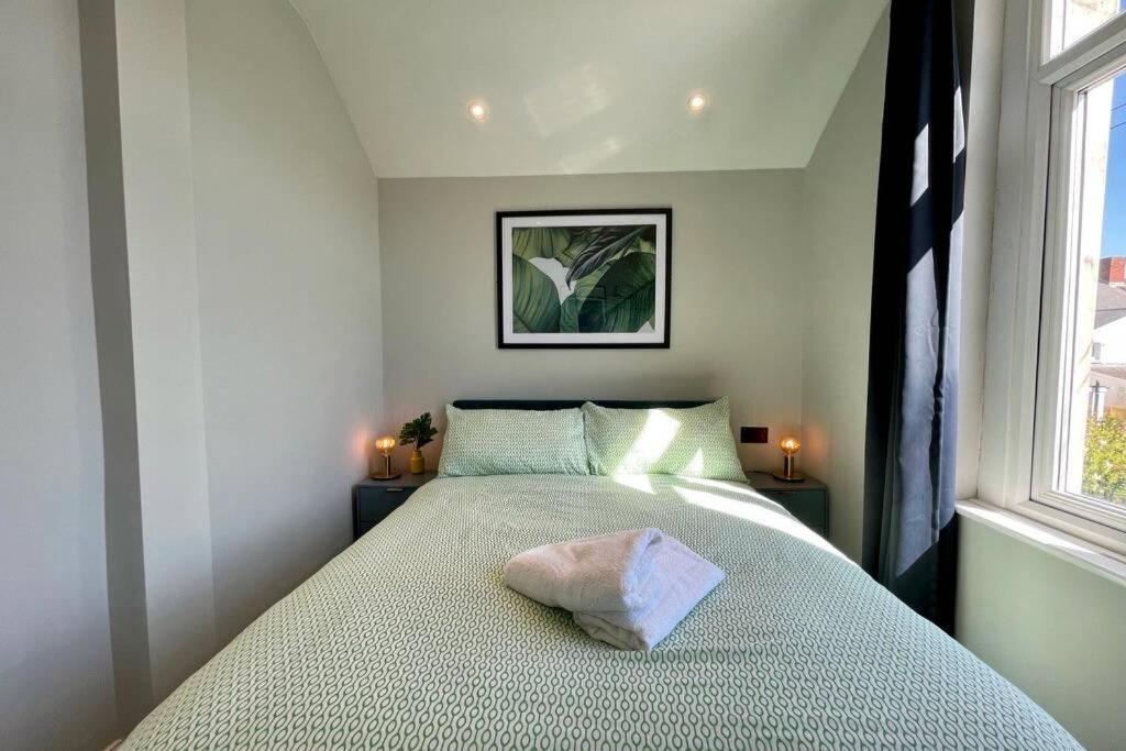 Large House Near Victoria Park For Groups, 10 Mins Bus To City Centre Cardiff Luaran gambar