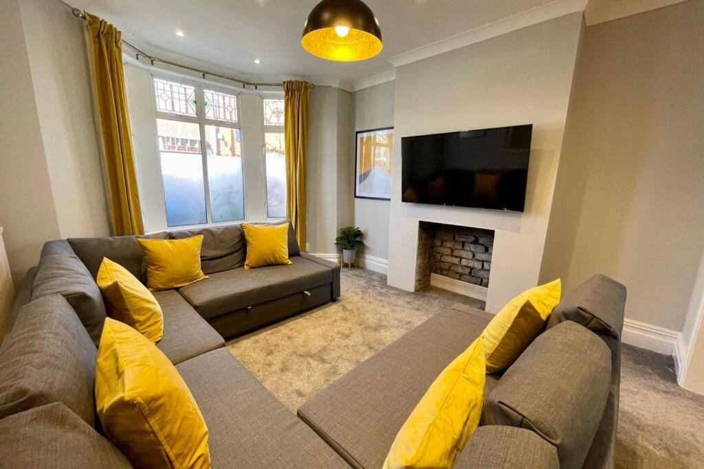 Large House Near Victoria Park For Groups, 10 Mins Bus To City Centre Cardiff Luaran gambar