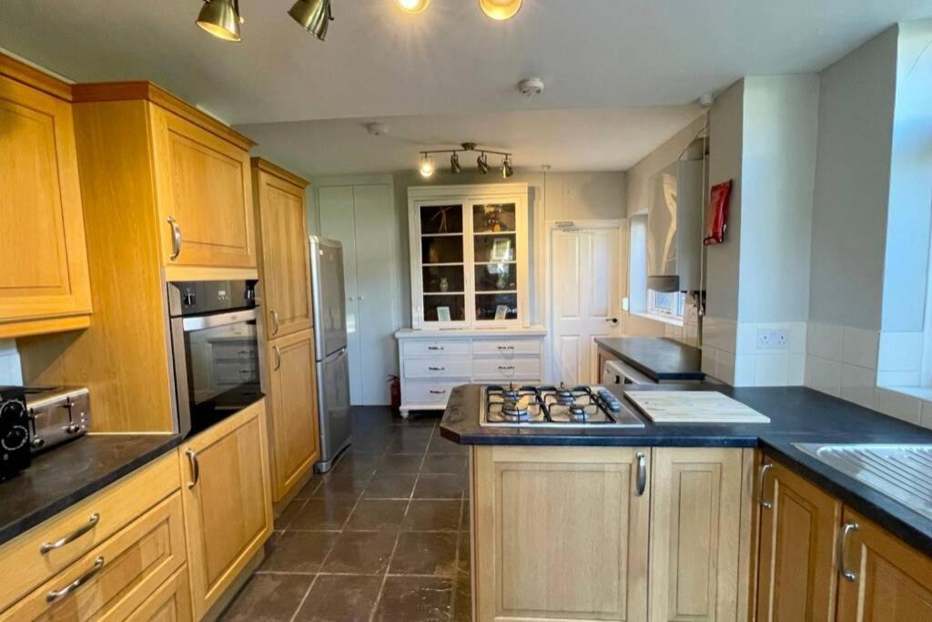 Large House Near Victoria Park For Groups, 10 Mins Bus To City Centre Cardiff Luaran gambar