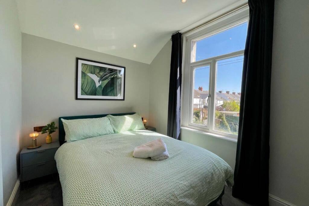 Large House Near Victoria Park For Groups, 10 Mins Bus To City Centre Cardiff Luaran gambar