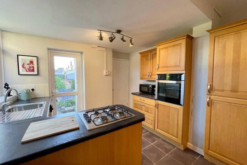 Large House Near Victoria Park For Groups, 10 Mins Bus To City Centre Cardiff Luaran gambar