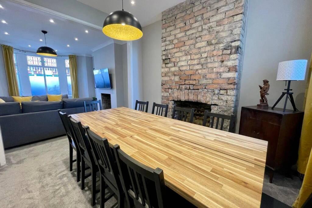 Large House Near Victoria Park For Groups, 10 Mins Bus To City Centre Cardiff Luaran gambar