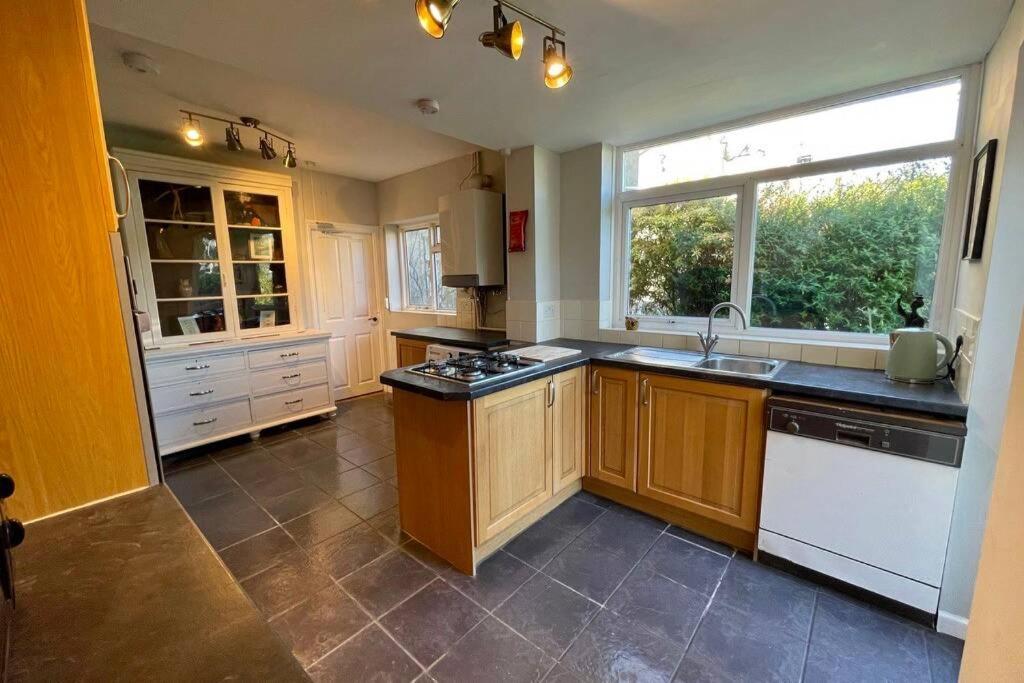 Large House Near Victoria Park For Groups, 10 Mins Bus To City Centre Cardiff Luaran gambar