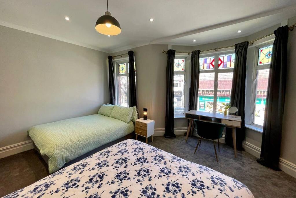 Large House Near Victoria Park For Groups, 10 Mins Bus To City Centre Cardiff Luaran gambar