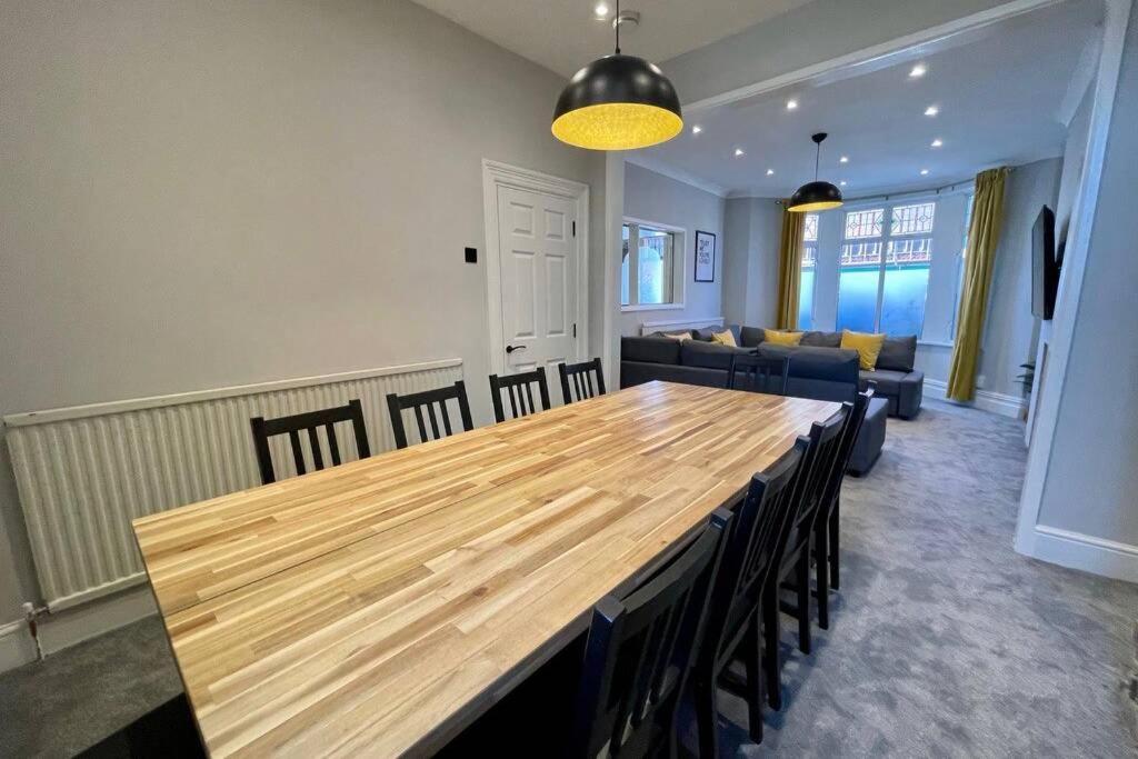 Large House Near Victoria Park For Groups, 10 Mins Bus To City Centre Cardiff Luaran gambar