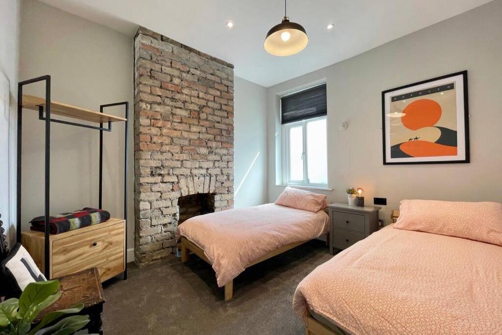 Large House Near Victoria Park For Groups, 10 Mins Bus To City Centre Cardiff Luaran gambar