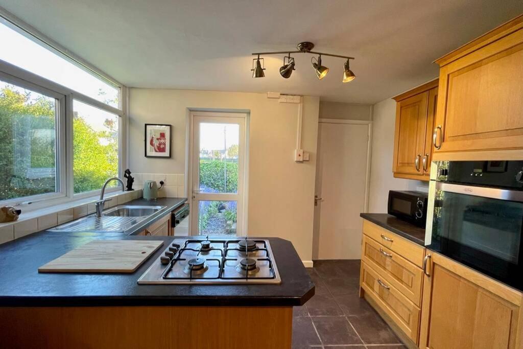 Large House Near Victoria Park For Groups, 10 Mins Bus To City Centre Cardiff Luaran gambar