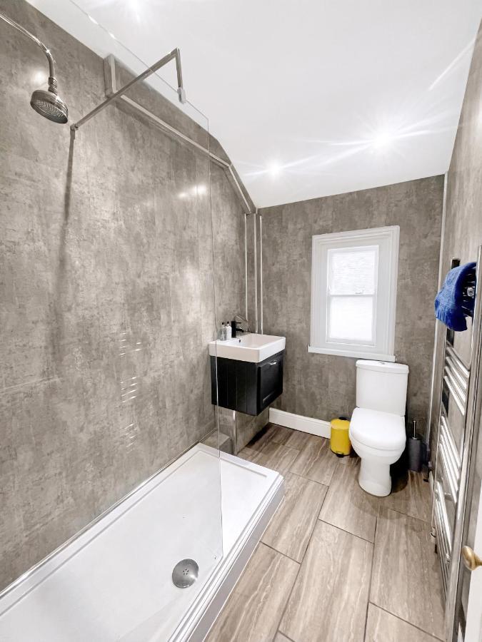 Large House Near Victoria Park For Groups, 10 Mins Bus To City Centre Cardiff Luaran gambar