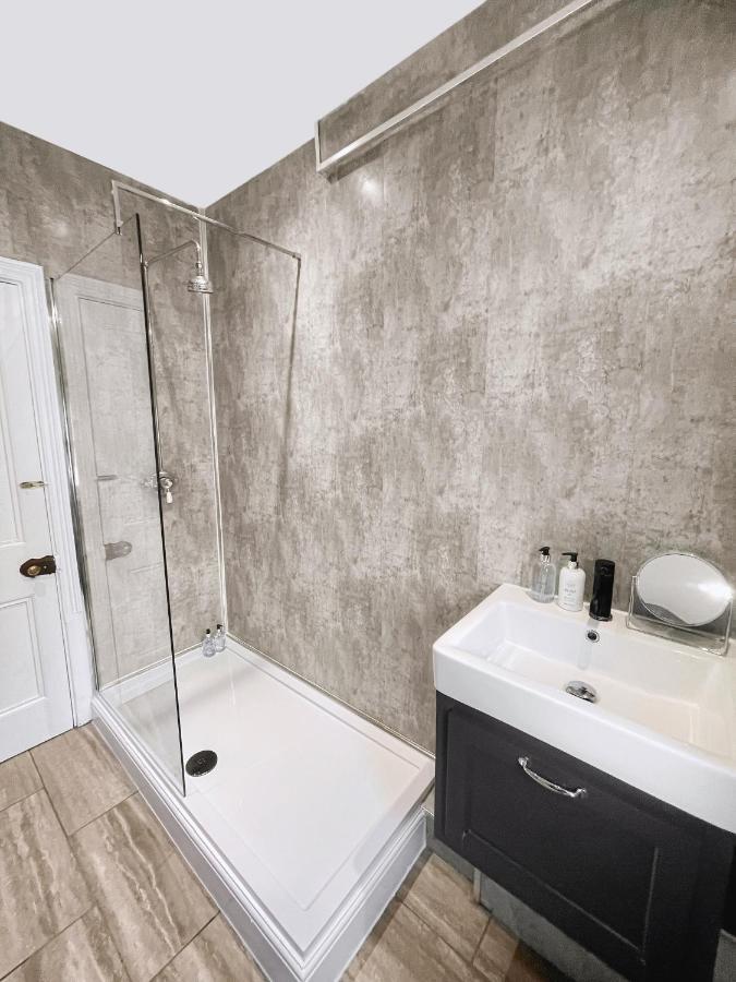 Large House Near Victoria Park For Groups, 10 Mins Bus To City Centre Cardiff Luaran gambar